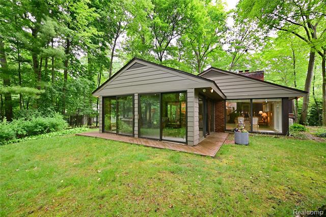 Builiding view one for 3310 Dogwood, Bloomfield Hills, MI. 48304