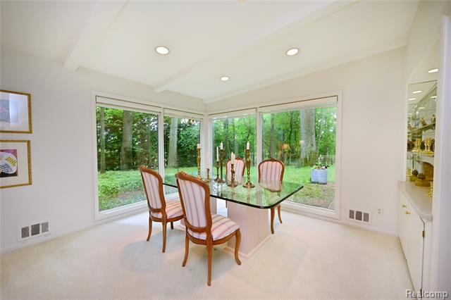 Builiding view ten for 3310 Dogwood, Bloomfield Hills, MI. 48304