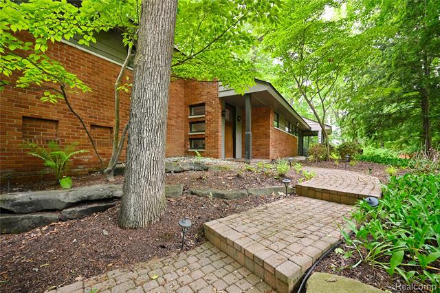 Builiding view thirty eight for 3310 Dogwood, Bloomfield Hills, MI. 48304