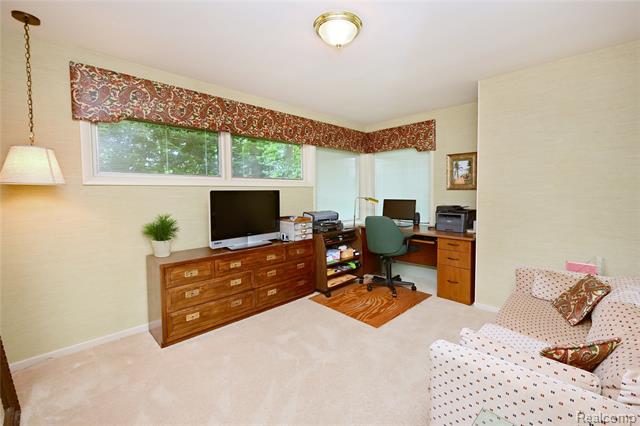 Builiding view thirty one for 3310 Dogwood, Bloomfield Hills, MI. 48304