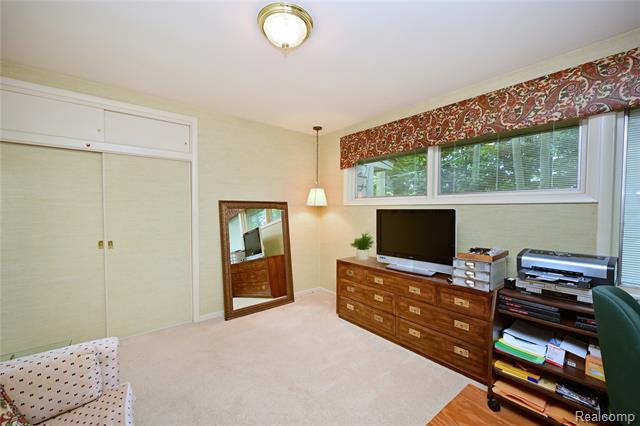 Builiding view thirty for 3310 Dogwood, Bloomfield Hills, MI. 48304