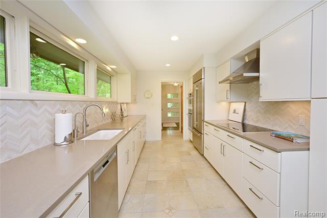 Builiding view twelve for 3310 Dogwood, Bloomfield Hills, MI. 48304