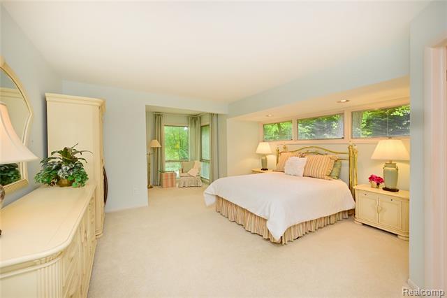 Builiding view twenty two for 3310 Dogwood, Bloomfield Hills, MI. 48304