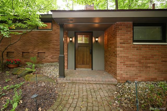 Builiding view two for 3310 Dogwood, Bloomfield Hills, MI. 48304