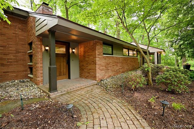 front view for 3310 Dogwood Ct, Bloomfield Hills, Mi. 48304