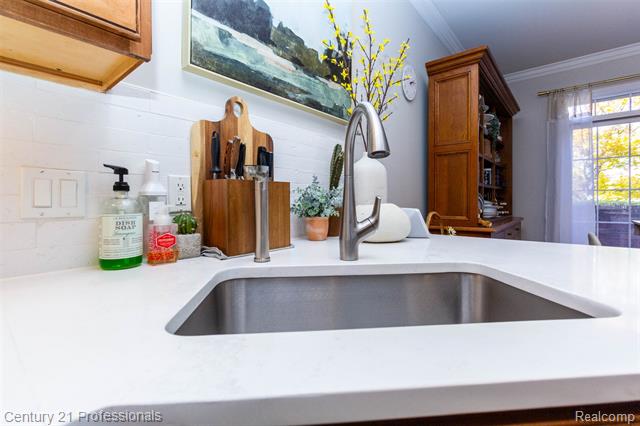 Builiding view fifteen for 207 Harrington, Troy, MI. 48098