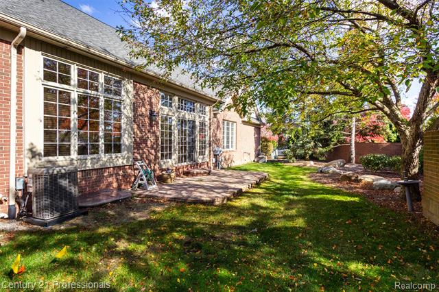 Builiding view forty one for 207 Harrington, Troy, MI. 48098