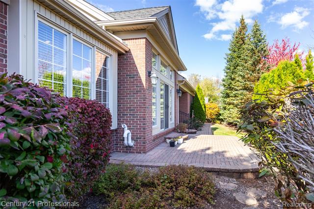 Builiding view one for 207 Harrington, Troy, MI. 48098