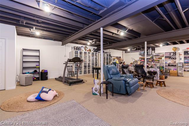 Builiding view thirty five for 207 Harrington, Troy, MI. 48098