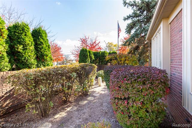 Builiding view thirty nine for 207 Harrington, Troy, MI. 48098