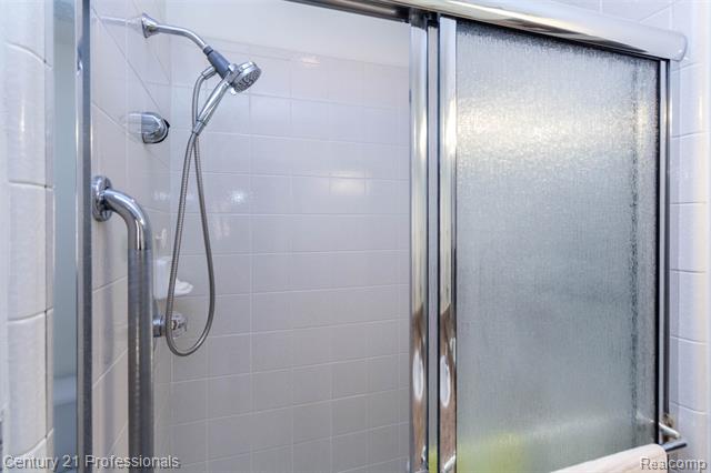 Builiding view thirty one for 207 Harrington, Troy, MI. 48098