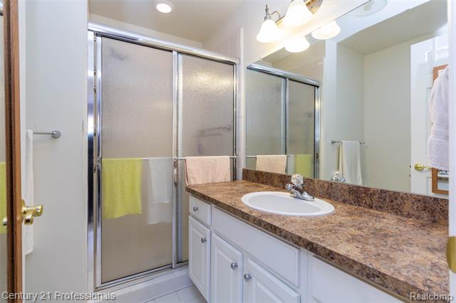 Builiding view thirty for 207 Harrington, Troy, MI. 48098