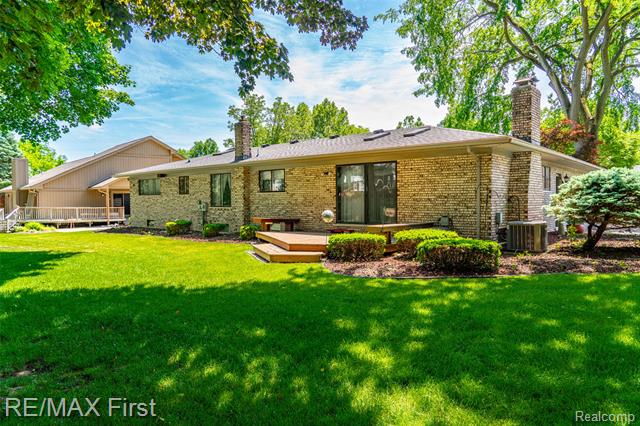 Builiding view eleven for 5097 Collington, Troy, MI. 48098