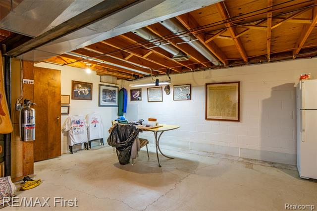 Builiding view forty eight for 5097 Collington, Troy, MI. 48098