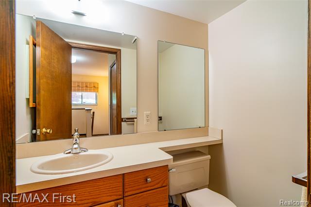 Builiding view forty five for 5097 Collington, Troy, MI. 48098