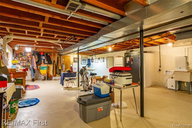 Builiding view forty seven for 5097 Collington, Troy, MI. 48098