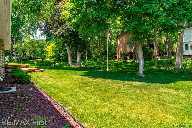 Builiding view fourteen for 5097 Collington, Troy, MI. 48098