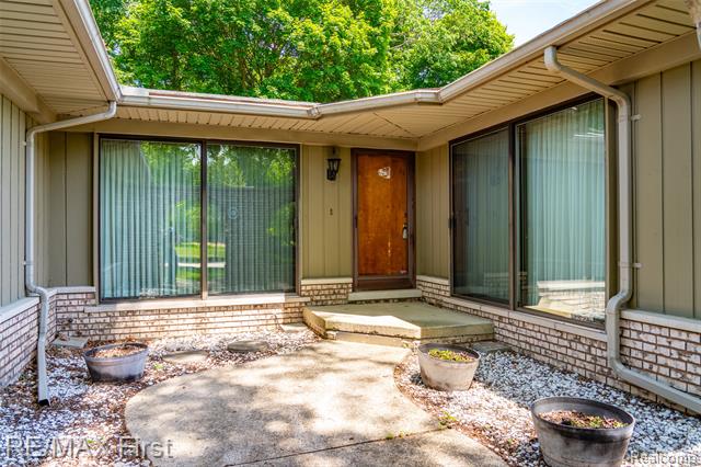 Builiding view seventeen for 5097 Collington, Troy, MI. 48098