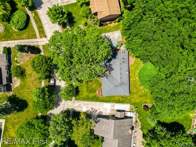 Builiding view three for 5097 Collington, Troy, MI. 48098