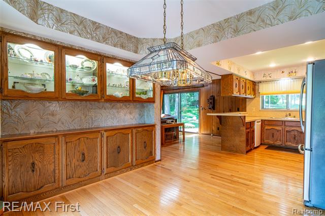 Builiding view twenty seven for 5097 Collington, Troy, MI. 48098