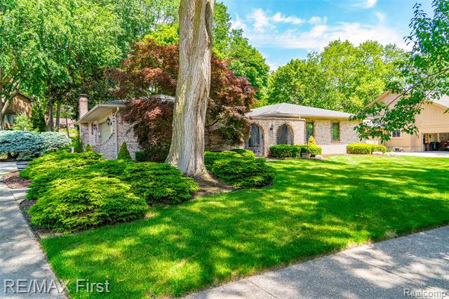 front view for 5097 Collington Dr, Troy, Mi. 48098