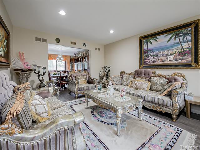 Builiding view five for 5152 Bayside, Troy, MI. 48098