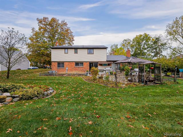 Builiding view forty five for 5152 Bayside, Troy, MI. 48098