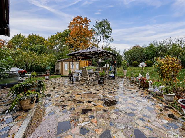 Builiding view forty two for 5152 Bayside, Troy, MI. 48098