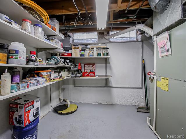 Builiding view forty for 5152 Bayside, Troy, MI. 48098