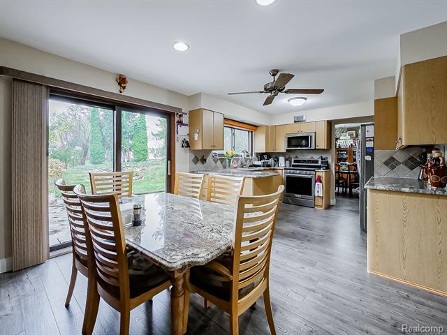 Builiding view nineteen for 5152 Bayside, Troy, MI. 48098