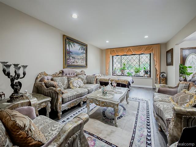 Builiding view seven for 5152 Bayside, Troy, MI. 48098