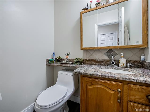 Builiding view ten for 5152 Bayside, Troy, MI. 48098