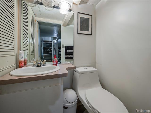 Builiding view thirty eight for 5152 Bayside, Troy, MI. 48098