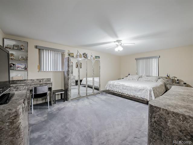 Builiding view thirty one for 5152 Bayside, Troy, MI. 48098