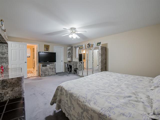 Builiding view thirty two for 5152 Bayside, Troy, MI. 48098