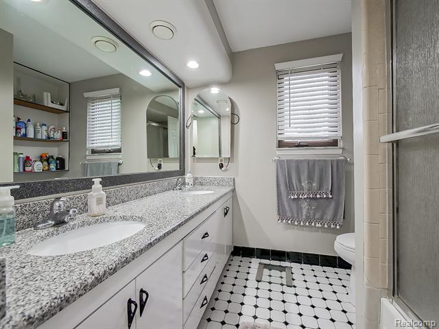 Builiding view thirty for 5152 Bayside, Troy, MI. 48098