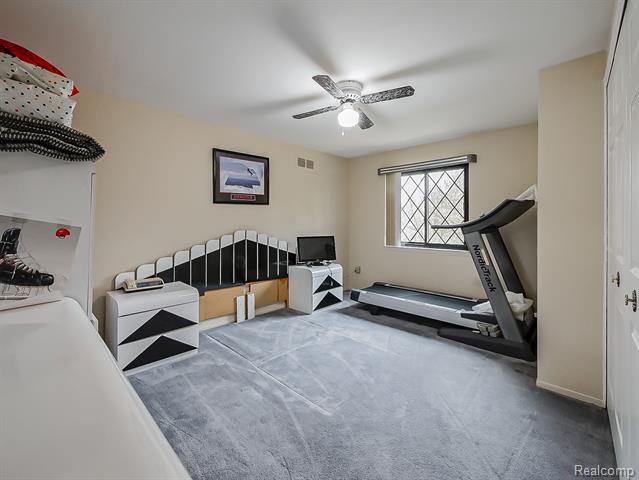 Builiding view twenty eight for 5152 Bayside, Troy, MI. 48098