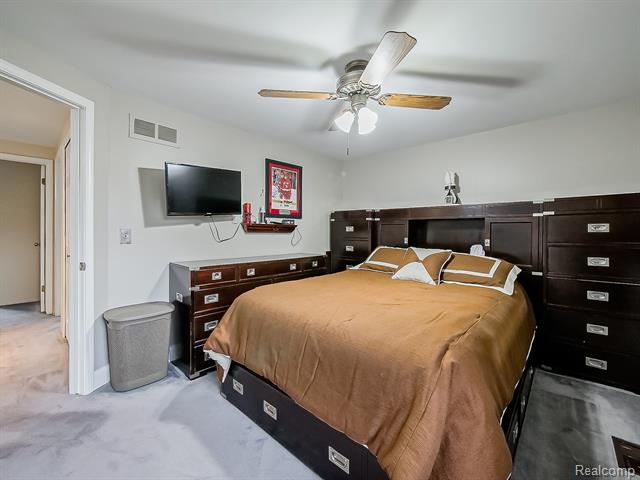 Builiding view twenty five for 5152 Bayside, Troy, MI. 48098