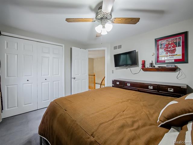 Builiding view twenty four for 5152 Bayside, Troy, MI. 48098