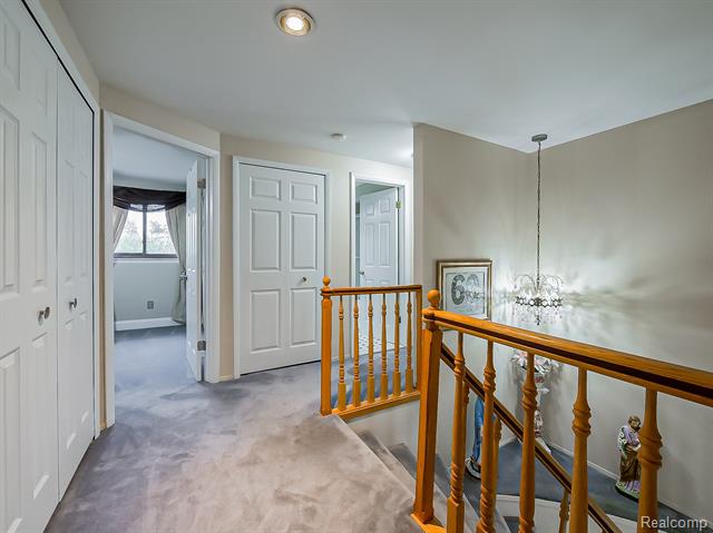 Builiding view twenty one for 5152 Bayside, Troy, MI. 48098