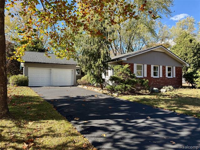 front view for 4973 Danbury Dr, Troy, Mi. 48085