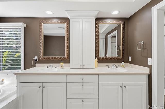 Builiding view fifty six for 5173 Serena, Troy, MI. 48098