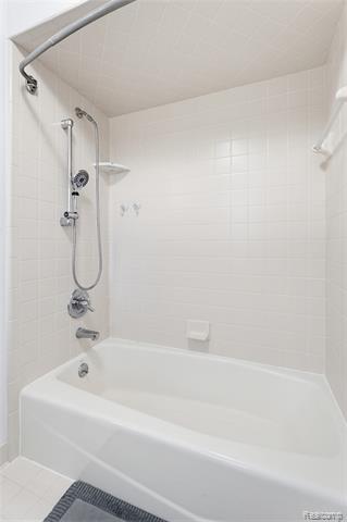 Builiding view forty eight for 5173 Serena, Troy, MI. 48098