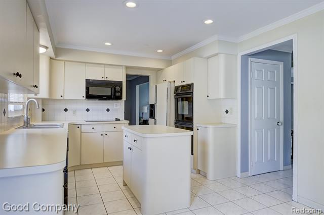 Builiding view eleven for 1798 Wilmet, Troy, MI. 48085