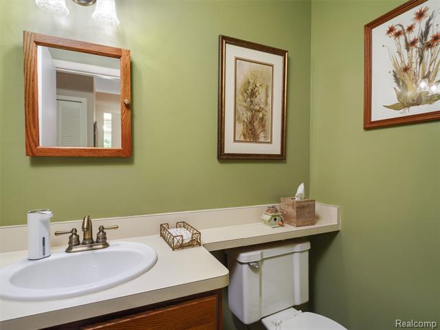 Builiding view fifteen for 5057 Prentis, Troy, MI. 48085