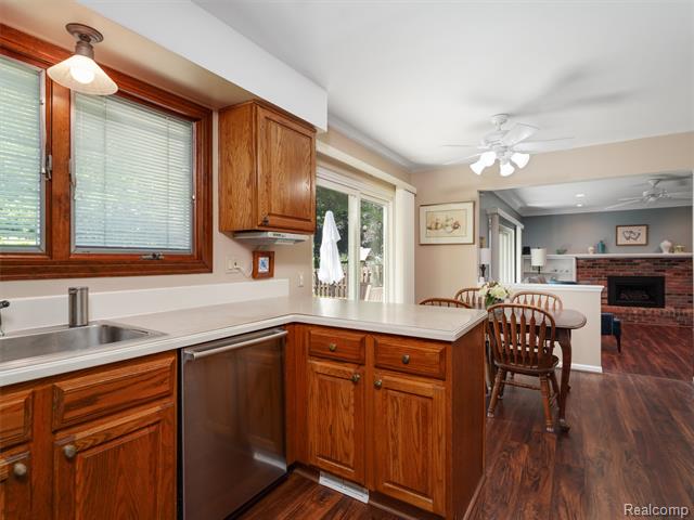 Builiding view five for 5057 Prentis, Troy, MI. 48085