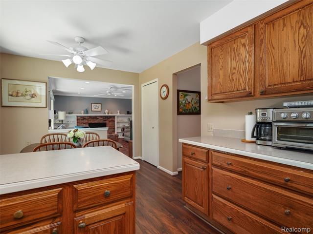 Builiding view six for 5057 Prentis, Troy, MI. 48085