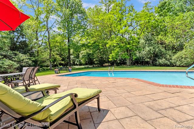 Builiding view forty five for 2620 Wendover, Bloomfield Hills, MI. 48302