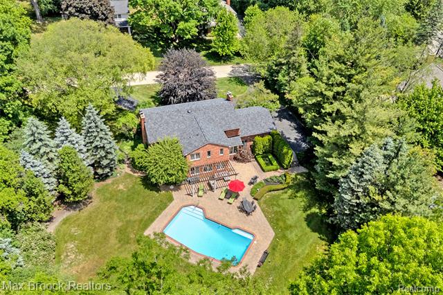 Builiding view forty nine for 2620 Wendover, Bloomfield Hills, MI. 48302