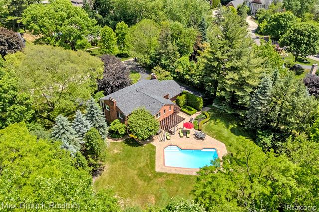 Builiding view forty seven for 2620 Wendover, Bloomfield Hills, MI. 48302